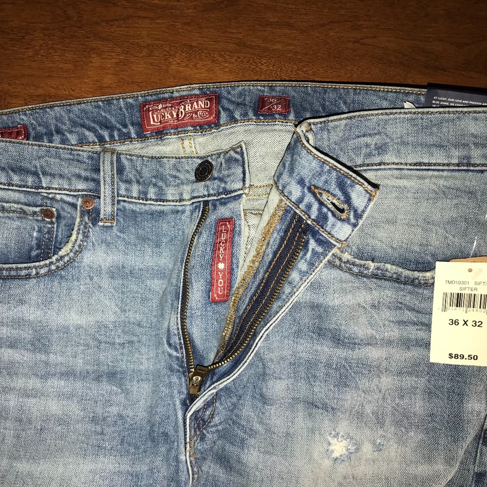 LUCKY BRAND MEN'S LIGHT WASH DESTROYED 121 JEAN